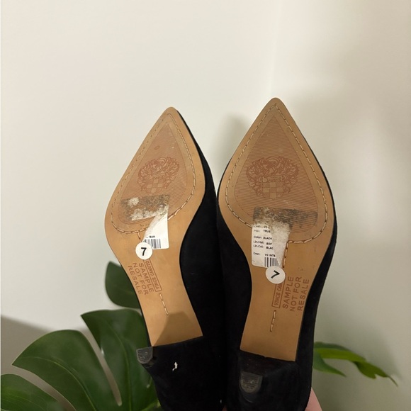 Vince‎ Camuto Black Suede Point Toe Heels Women's Size 7 - Picture 4 of 11